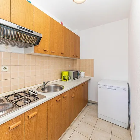 Appartamento 1 Bedroom Stunning In Okrug Gornji Traù