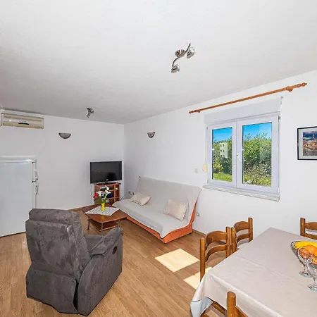 Appartamento 1 Bedroom Stunning In Okrug Gornji Traù