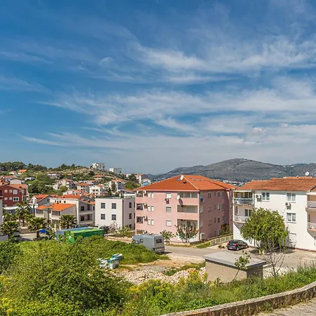 Appartamento 1 Bedroom Stunning In Okrug Gornji